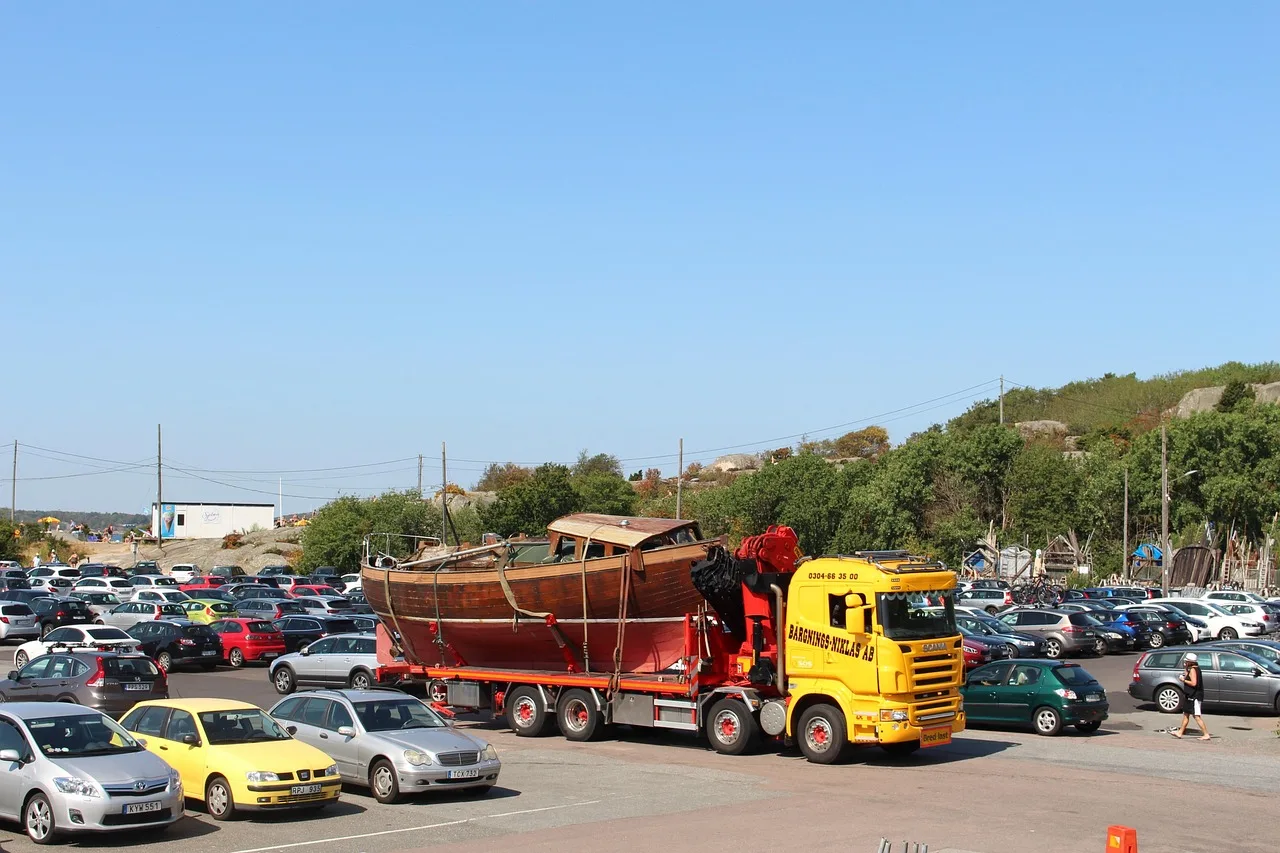 machine transportation, vehicle, shipping, the tow truck, car wallpapers, towing service, car, blue truck, blue service. Towing company equipment: how calls, ratings and brands guide the choice