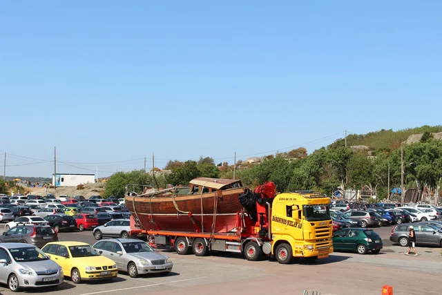 machine transportation, vehicle, shipping, the tow truck, car wallpapers, towing service, car, blue truck, blue service. Towing company equipment: how calls, ratings and brands guide the choice