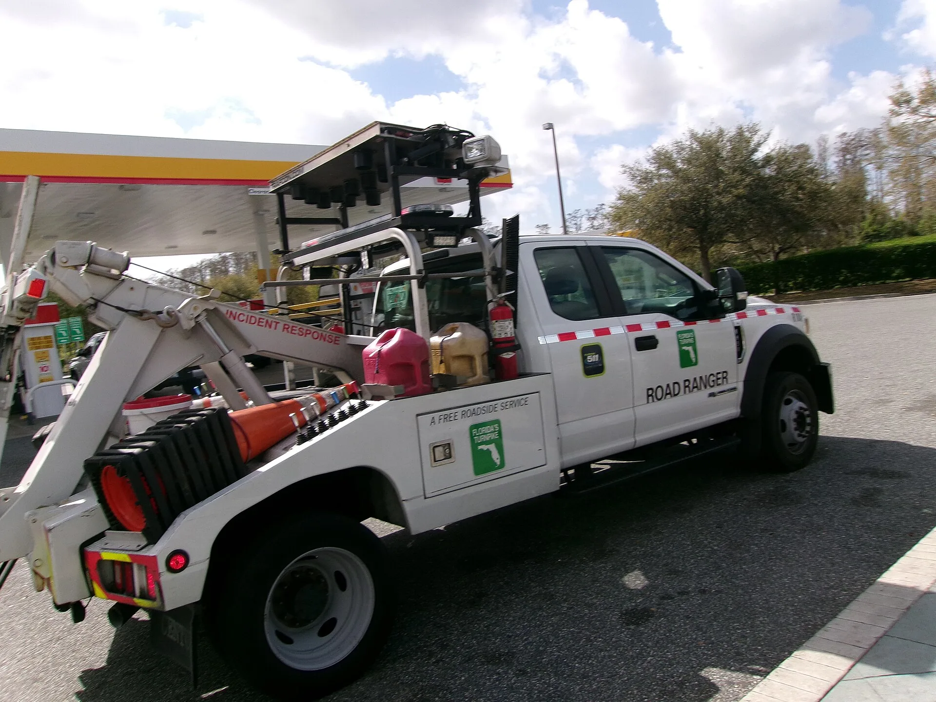 A Ford F-450 XL tow truck owned by the Florida Department of Transportation 's Road Ranger program at the Canoe Creek Service Plaza along the median of Florida's Turnpike in rural Osceola County, Florida . In many cases, such as this one, Road Rangers are also used under the jurisdiction of Florida'. Become a CAA towing contractor in Ontario: what to ask