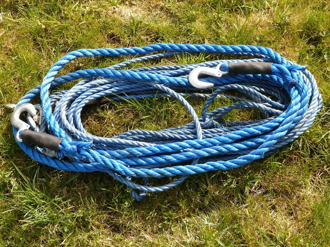 rope, cable pull, hook, blue, tow rope, tow rope, tow rope, tow rope, tow rope, tow rope. 3 pricing tiers for roadside rescue work in major US metros