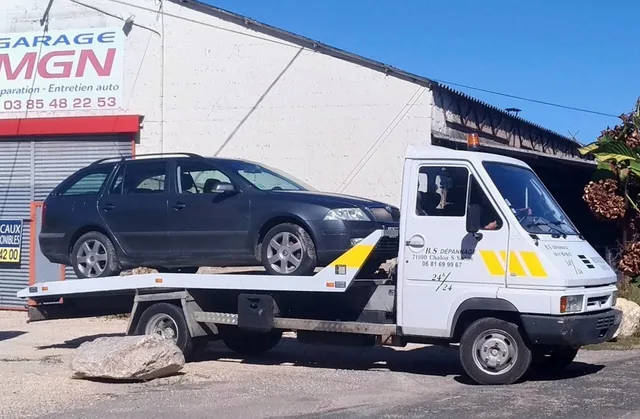 Renault Master Tow truck Renault Service. The starter equipment list for a towing company