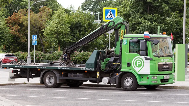 Moscow, municipal MAN TGL tow truck. Towing company pricing and profit: the parts worth your attention