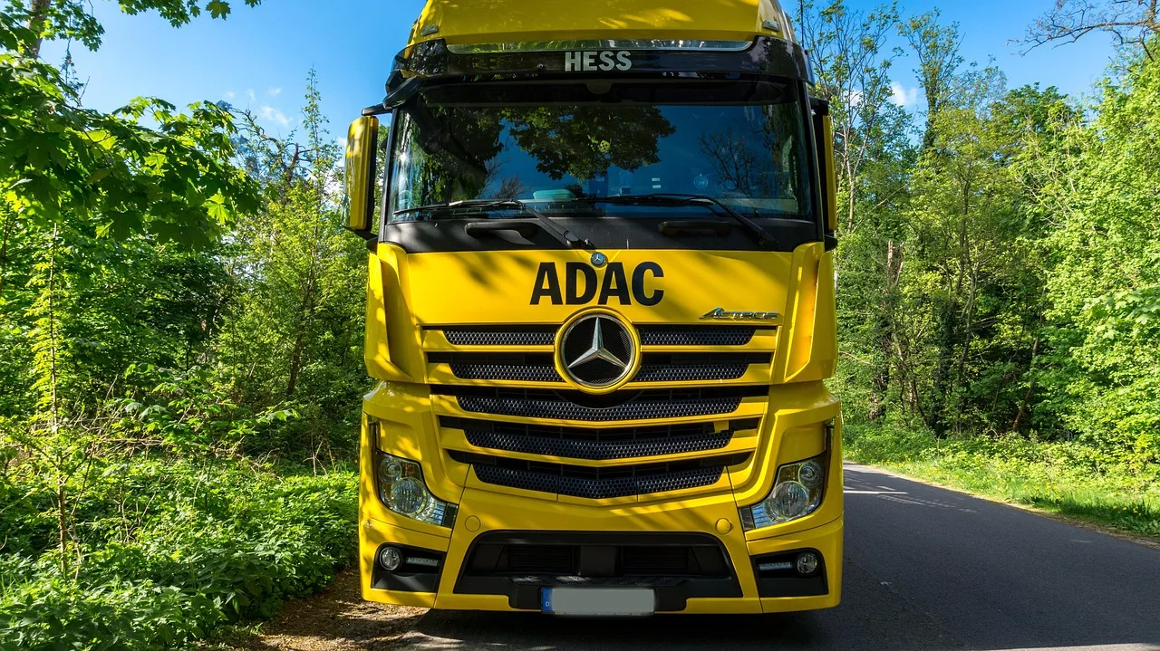 truck, vehicle, trucks, transport, mercedes, yellow, truck, truck, truck, truck, truck. Towtruck roadside rescue: US-Canada crossing overview